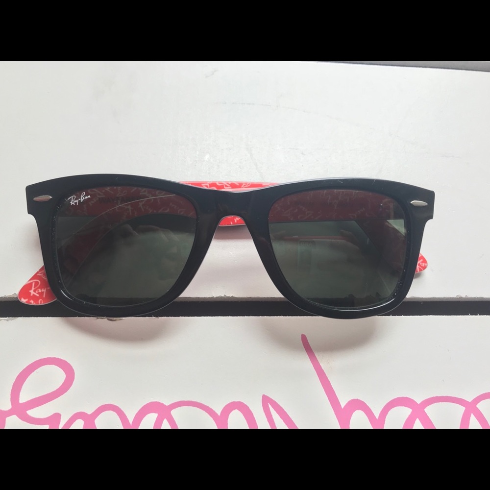 Black Wayfarer Raybans